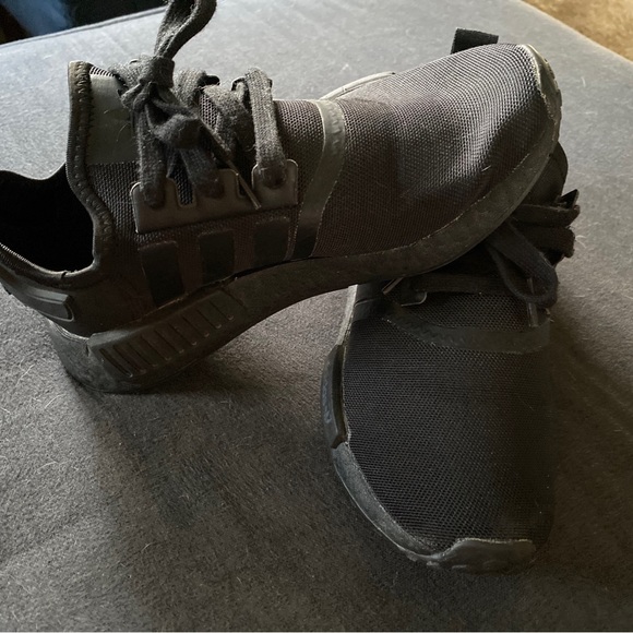 Adidas Originals NMD R1 J Black FW0397 Size 5 - Picture 4 of 5